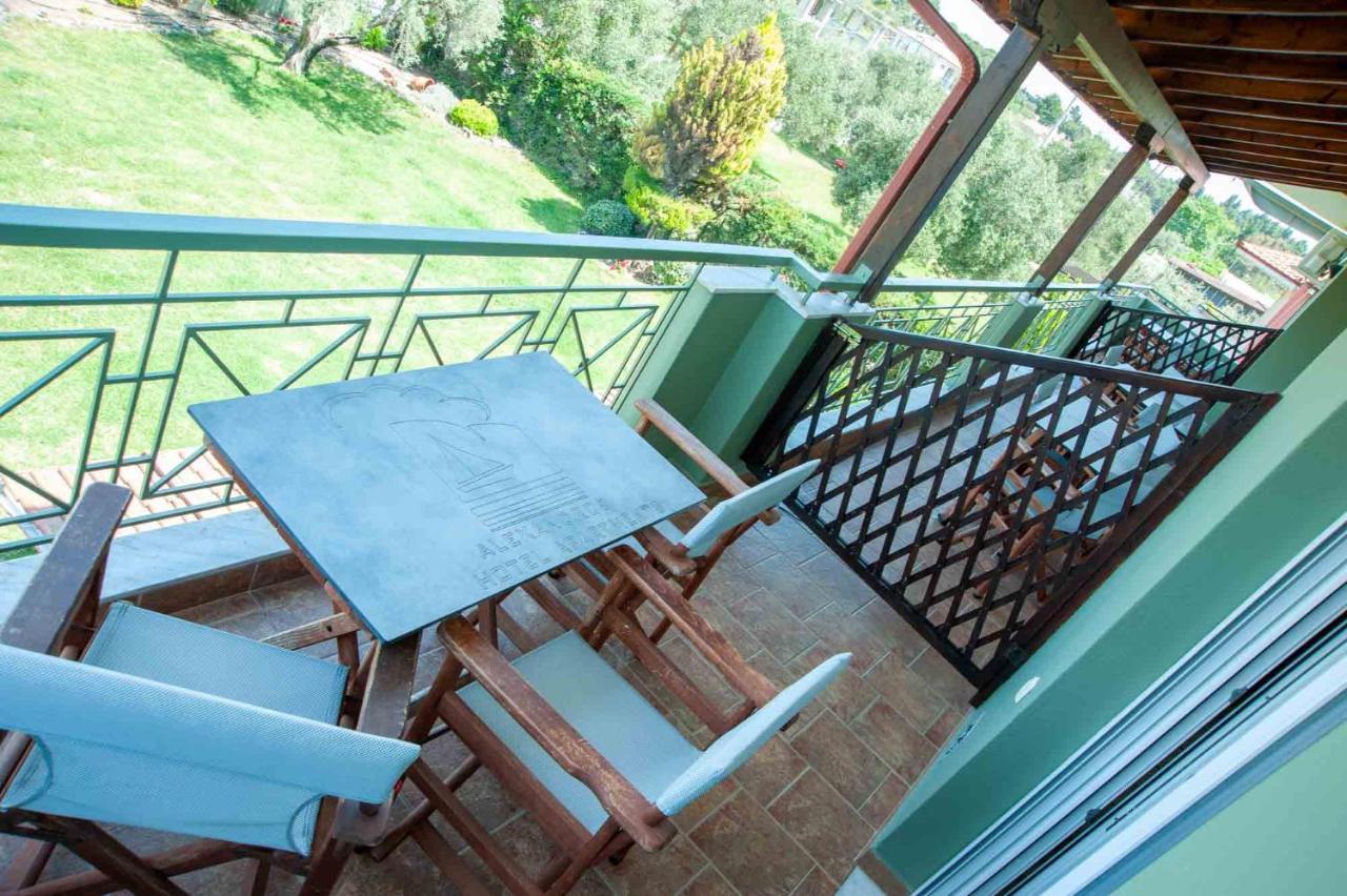Alexandros Hotel Apartments Vourvourou Extérieur photo