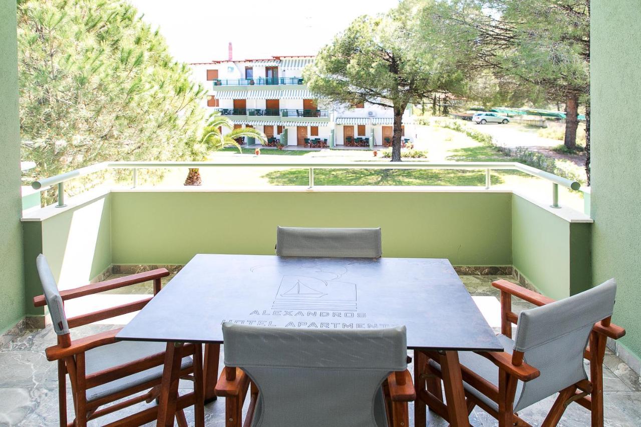 Alexandros Hotel Apartments Vourvourou Extérieur photo
